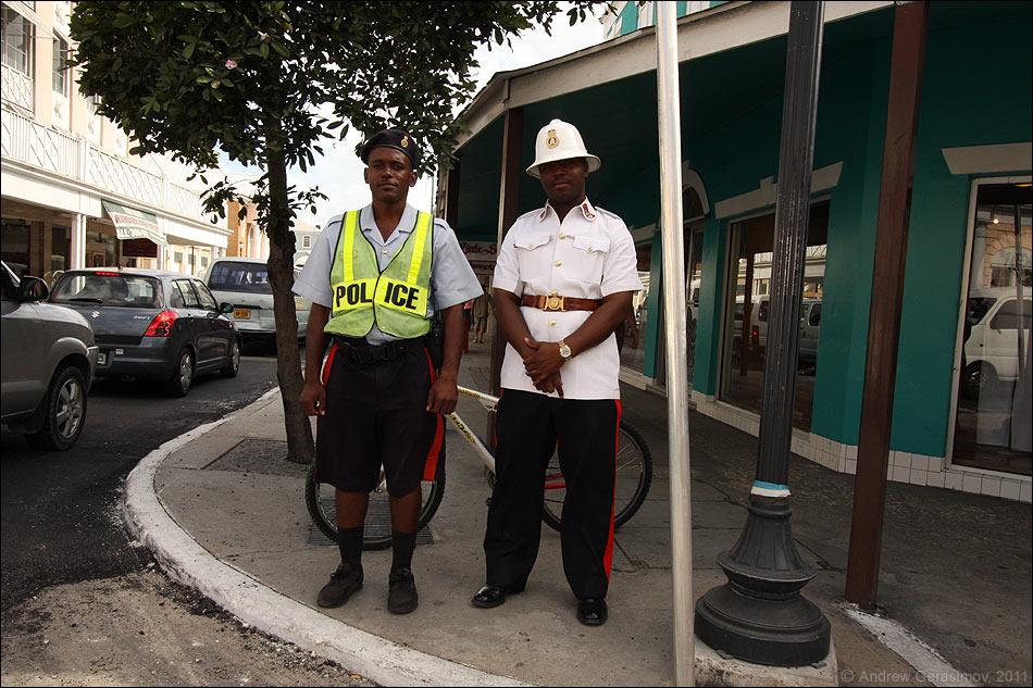 Багамские полицейские