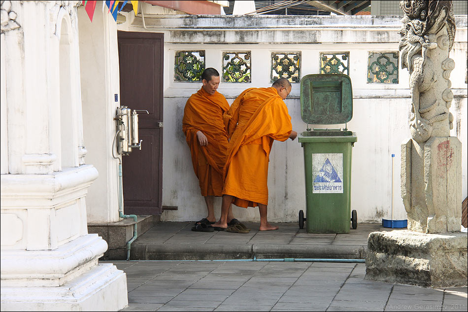 Буддистские монахи Бангкока