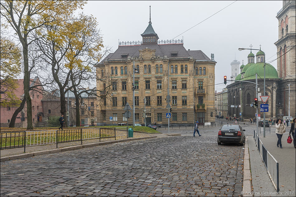Первая львовская государственная коммунальная городская поликлиника