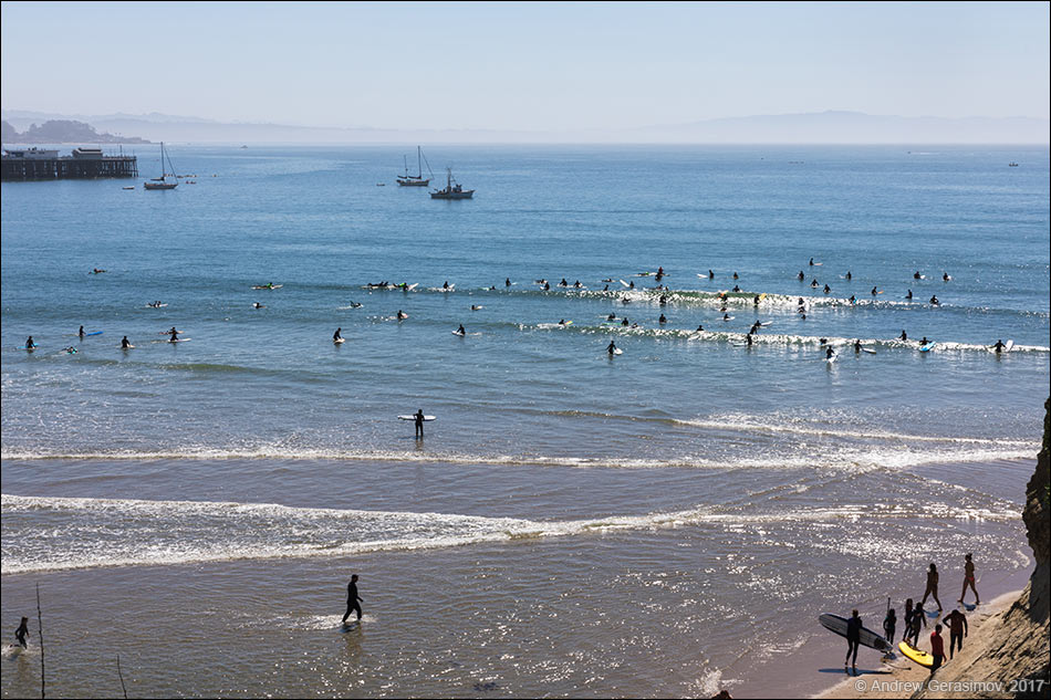Серфингисты в Санта-Крузе