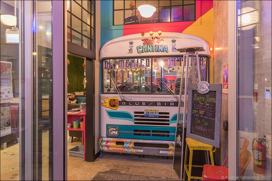 Мексиканский ресторан в автобусе