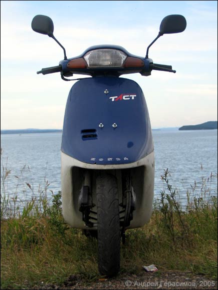 Скутер “Honda Tact”