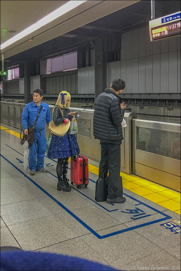 Японская культура посадки в метро